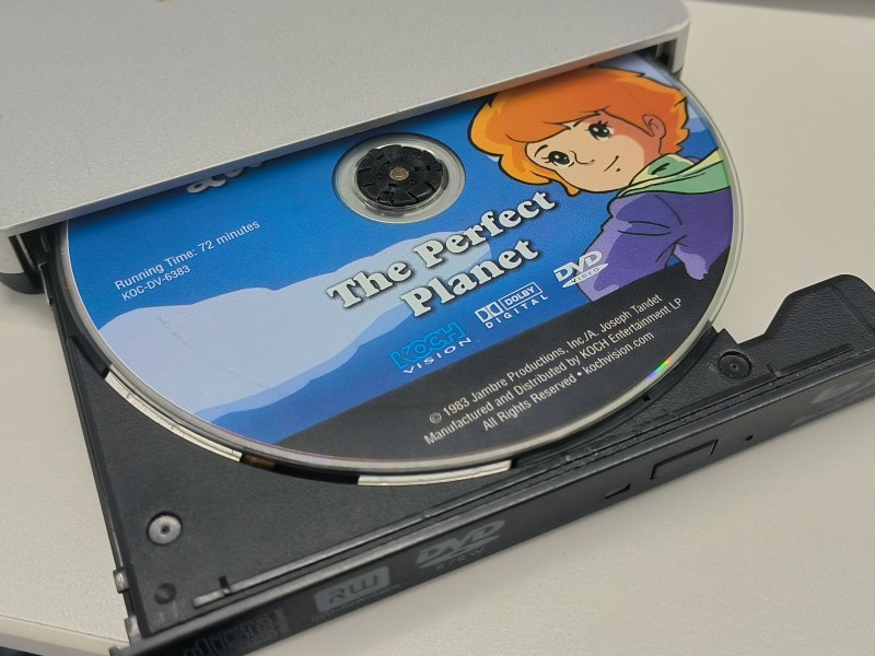 Insert DVD into the External Disc Drive